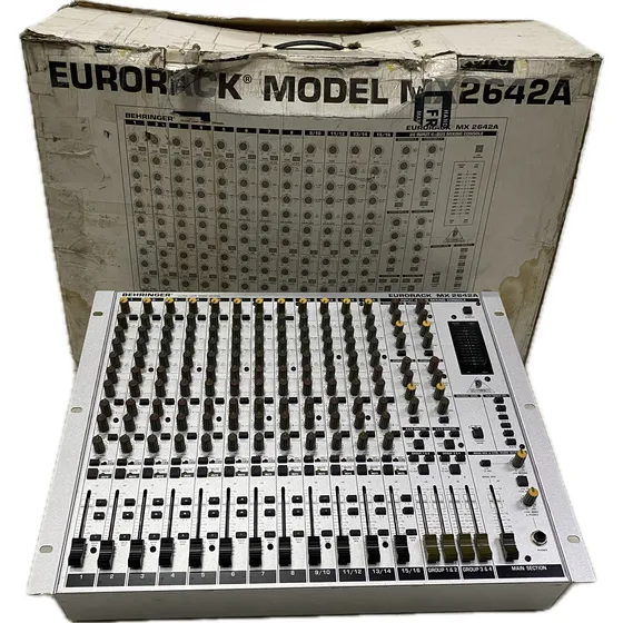 Behringer Eurorack Mx2642a Mixer Mesa Novo Mostruario 110v