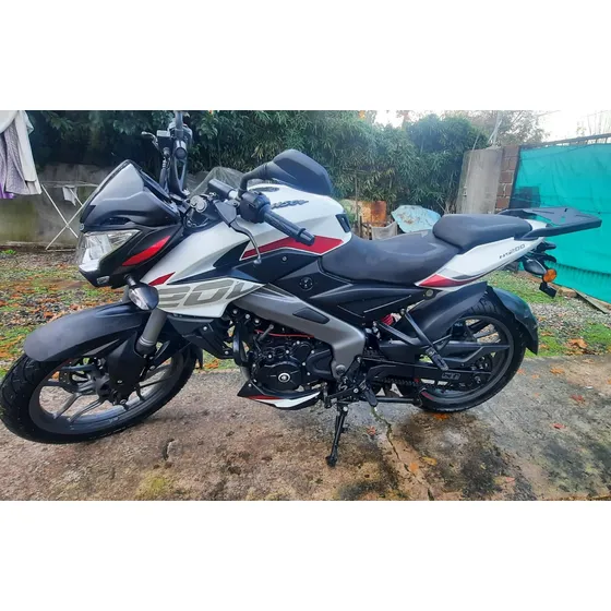 Moto Casi Nueva De Uso Personal De Color Blanca Y Roja