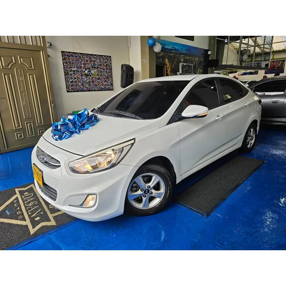 Hyundai Accent I25 Premium 1.6 Automático Airbag