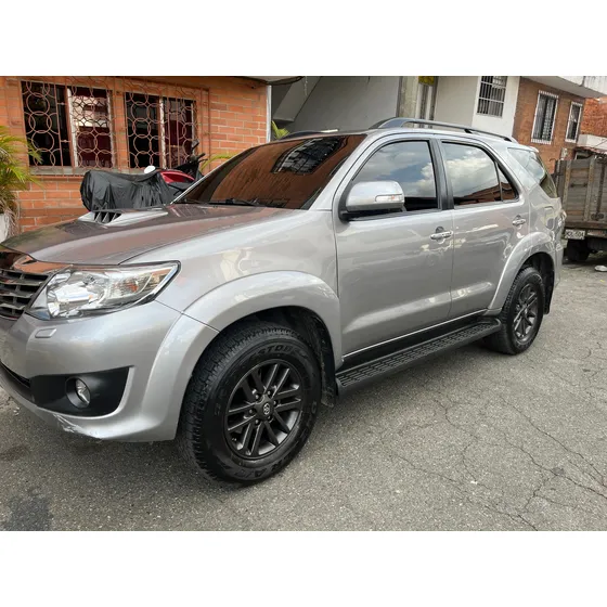 Toyota Fortuner 3.0 Sr5