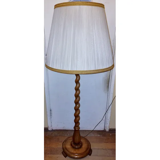 Lampara De Pie Con Columna Salomonica En Madera De Nogal