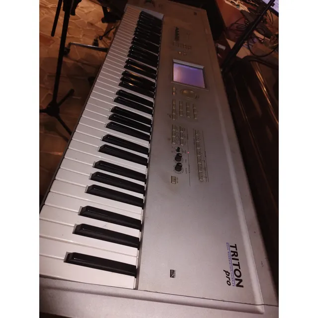Sintetizador Korg Triton Pro 76 Teclas Con 2 Expansiones