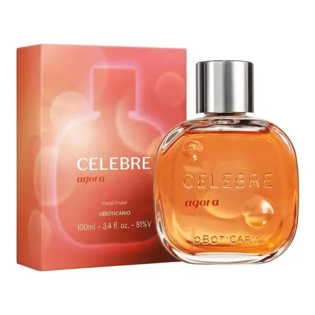 Frasco de vidro transparente com líquido alaranjado e caixa de papelão na cor coral do perfume Celebre Agora Feminino O Boticário 100ml
