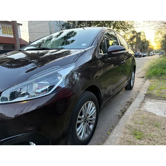 Peugeot 208 1.6 Allure