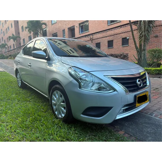Nissan Versa 1.6 Sense