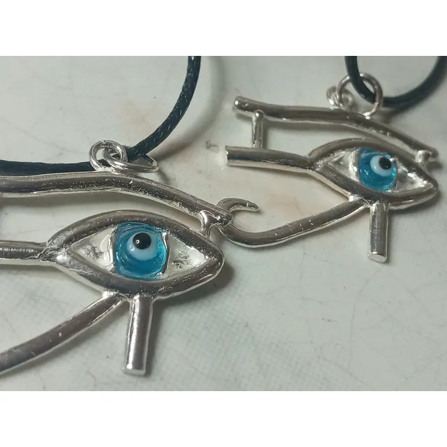 Se Vende Dije  Ojo De Horus En Plata L950 Excelente Acabado