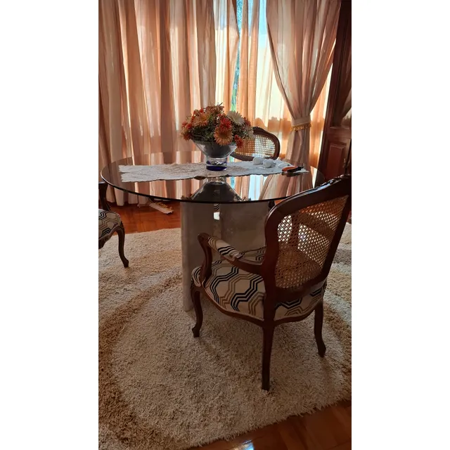 Mesa De Comedor Redonda De Vidrio Con Base De Mármol  Usada