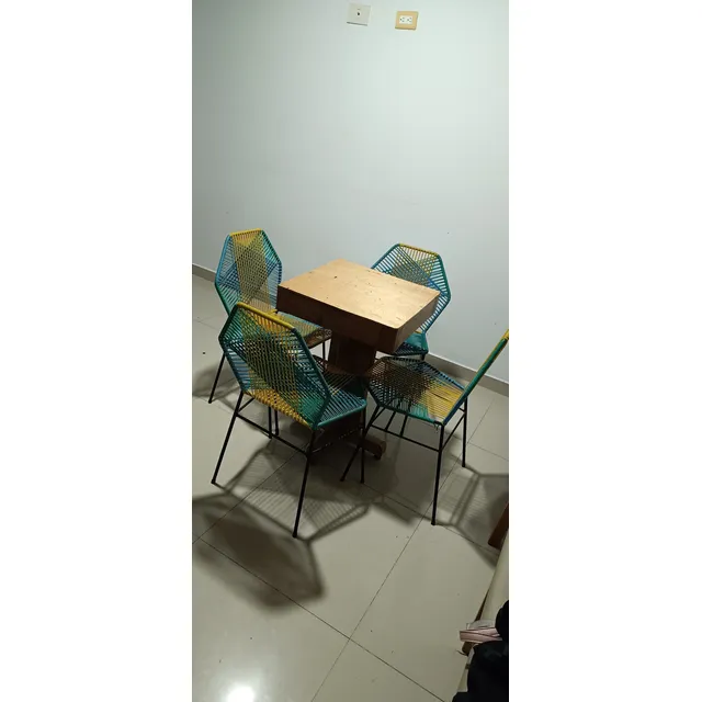 Mesa En Pino, Sillas Metálica Tejidas En Pvc  Plástico