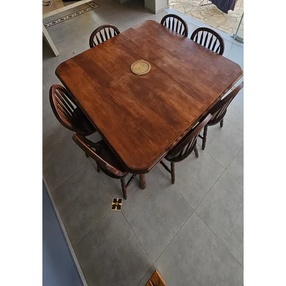 Mesa De Madeira Com 8 Cadeiras
