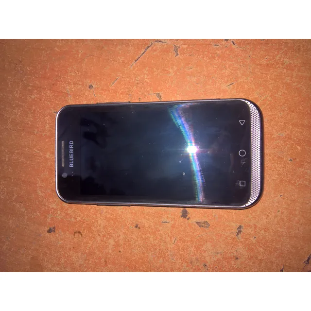 Smartphone Bluebird Ef500 Dual Sim Con Detalle En Display Negro