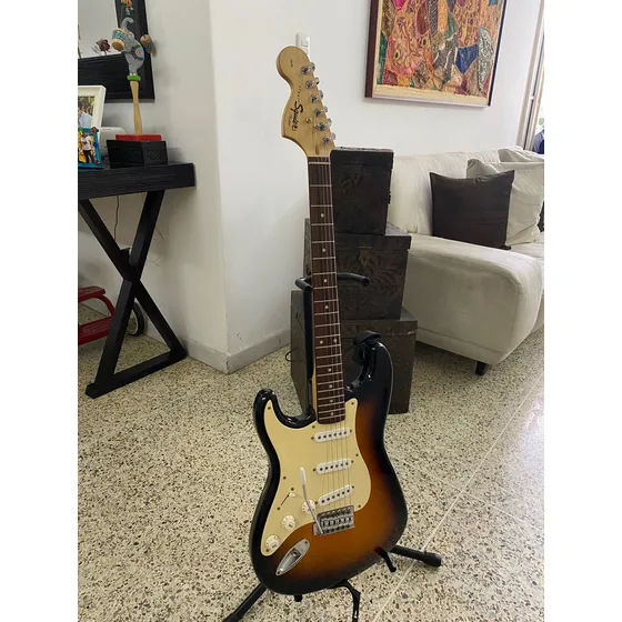Guitarra Eléctrica Squier Stratocaster Para Zurdos