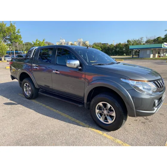Mitsubishi L200 2.4 Triton Sport Hpe Cab. Dupla 4x4 Aut. 4p