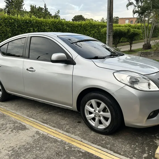 Nissan Versa 2013 1.6 Advance