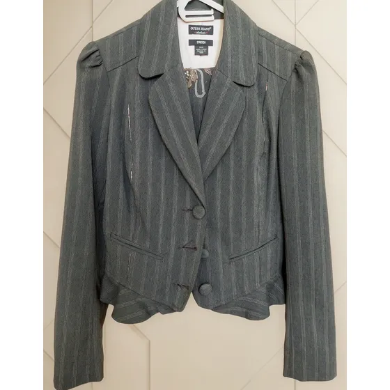 Conjunto Chaqueta- Falda Guess  Talla M  