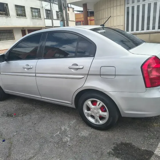 Hyundai Accent 2011 1.6 Gls 4 P