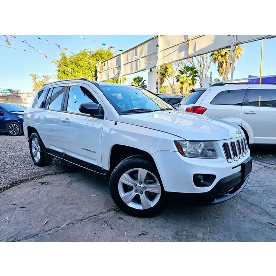 Jeep Compass 2.4 Latitud 5vel 5vel 4x2 Mt