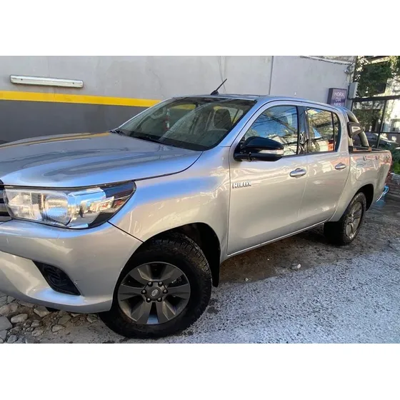 Toyota Hilux Pick-up 2.8 Cd Sr 177cv 4x4