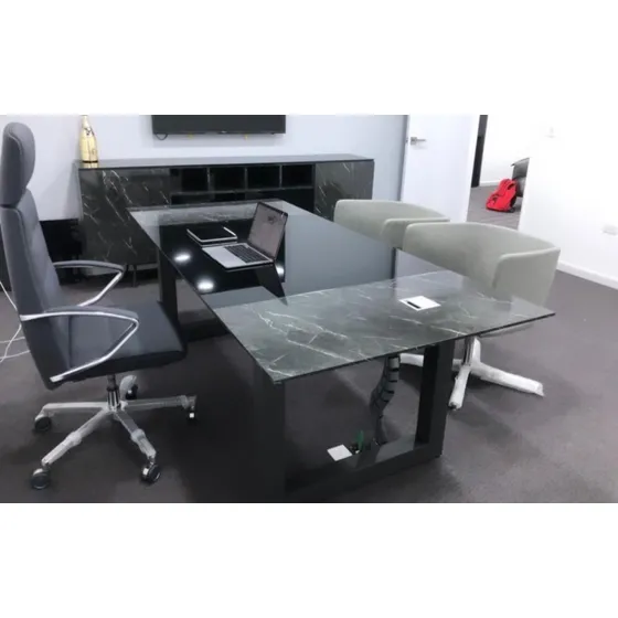 Escritorio Para Oficina Diseñado Por Spazio Mobili