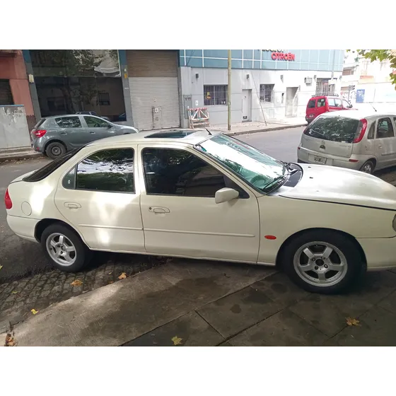 Ford Mondeo 2.0 Ghia
