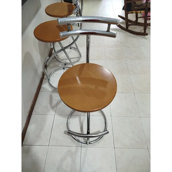 Sillas Altas En Perfecto Estado Para Una Barra