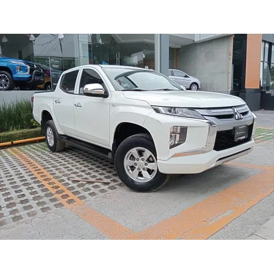 Mitsubishi L200 2.4 Glx Cabina Doble 4x2 Mt