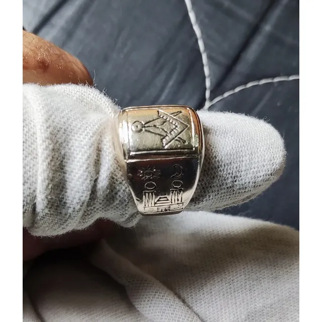 Vendo Anillo Masón De Plata Con Baño De Oro Usado
