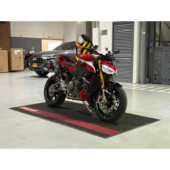 Ducati Streetfighter V2