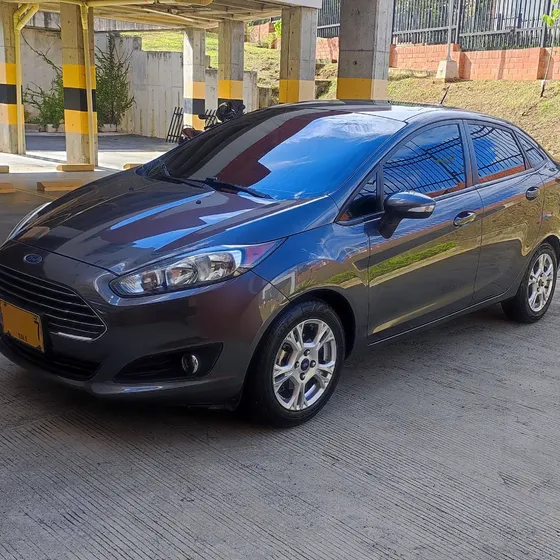 Ford Fiesta 2015 1.6 Sportback Se Mecánica