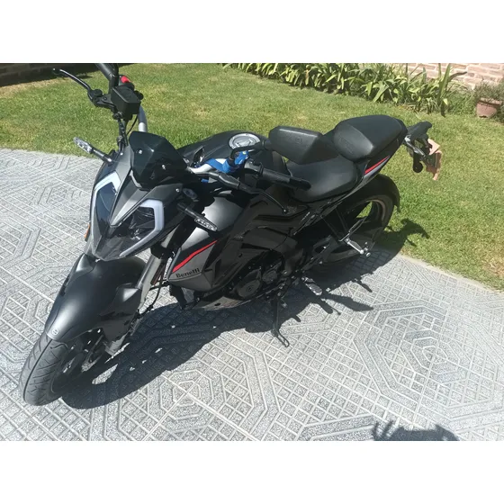 Vendo Benelli 180 S 2023  420 Km Titular Al Díaa