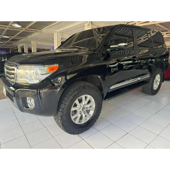 Toyota Land Cruiser 200 V8