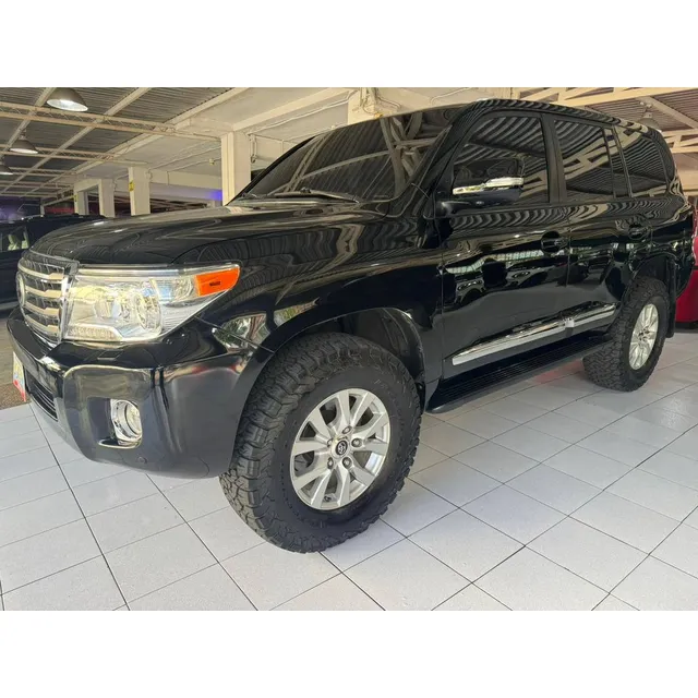Toyota Land Cruiser 200 V8