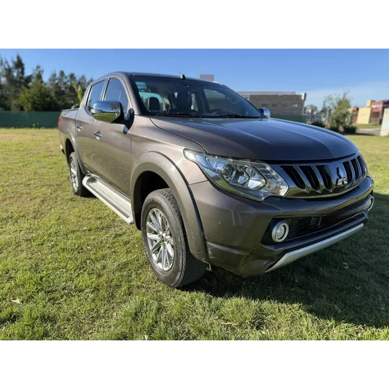 Mitsubishi L200 2.4 Di-d High Power 181cv Cuero