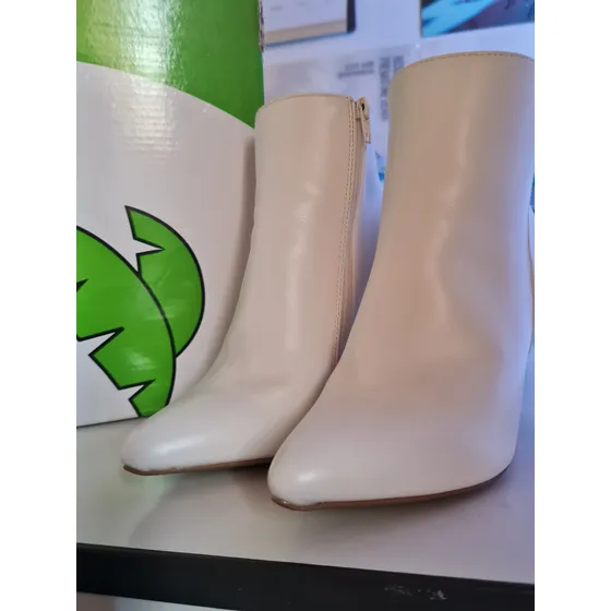 Bonites Blancos Para Mujer (usado Solo Una Vez)