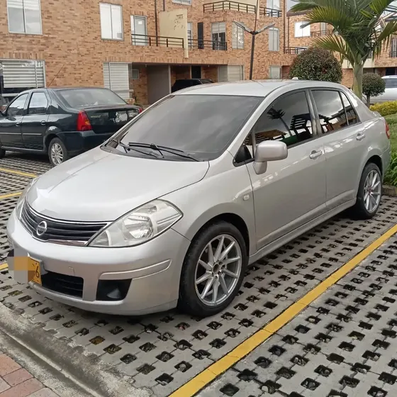 Nissan Tiida 2012 1.8 Emotion 5 P