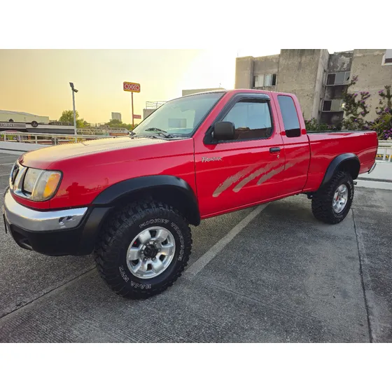 Nissan Frontier 4x4 Estandar 4 Cil Cabina Y Media