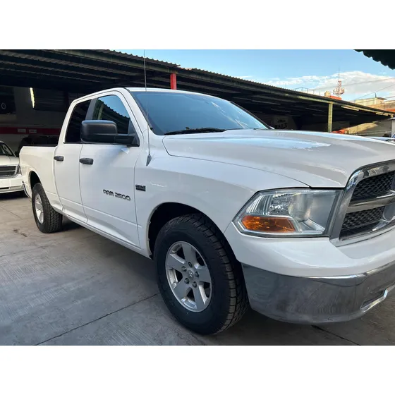 Dodge Ram 2500 5.7 Pickup Crew Cab Slt 4x2 Mt