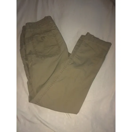 Pantalón Kaki. Talla 28 X 30. Marca: Old Navy