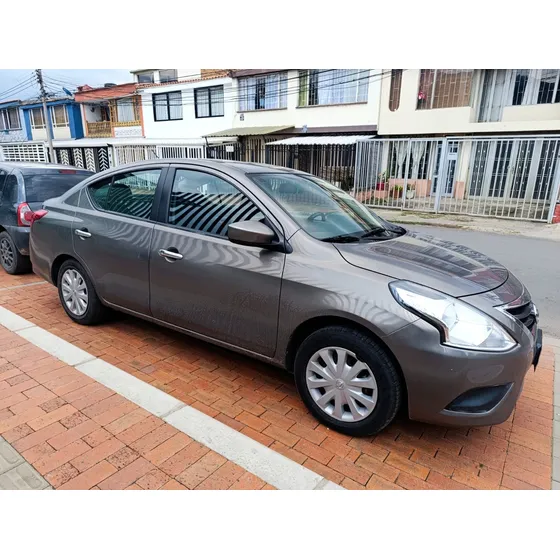 Nissan Versa 1.6 Sense