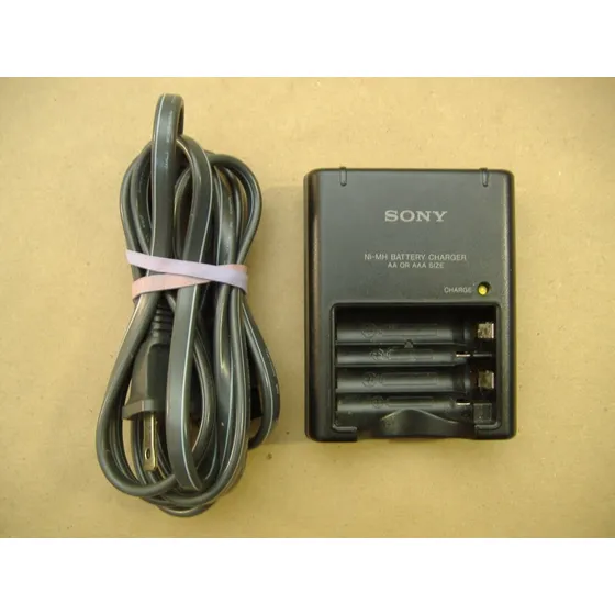 Cargador Sony Bc-cs2a Baterias Ni-mh Size Aa Aaa Usado