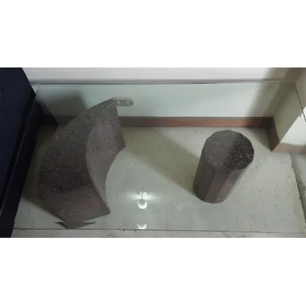 Mesa De Vidrio Biselado Con Base De Granito Rosada