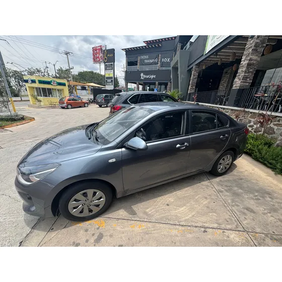 Kia Rio 1.6 L Sedan At