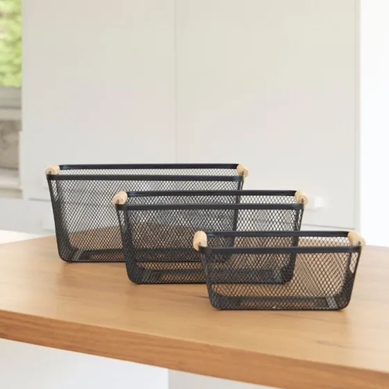 Set X3 Canastos Organizadores Metálicos Con Manijas De Madera Jazak / Cestos Apilables / Resistentes / Frutera / Multiuso Para Cocina Baño Oficina Placard Lavadero / Diseño Moderno / Color Negro