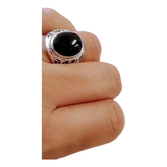 Anillo Con Onix Plata 925 ,trabajado En Los Laterales   