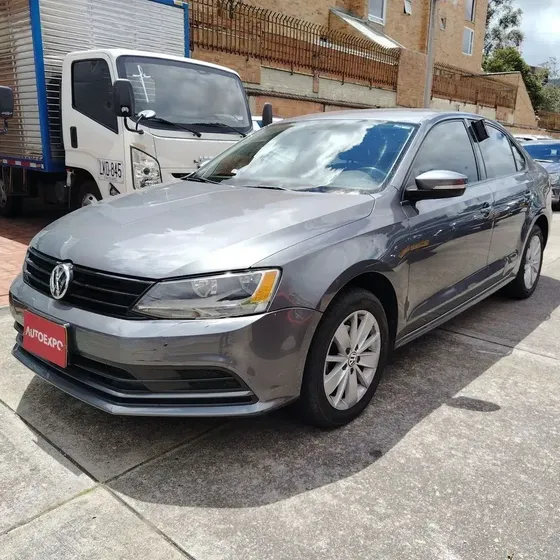 Volkswagen Jetta 2016 Comfortline Sedan Sec 2,0