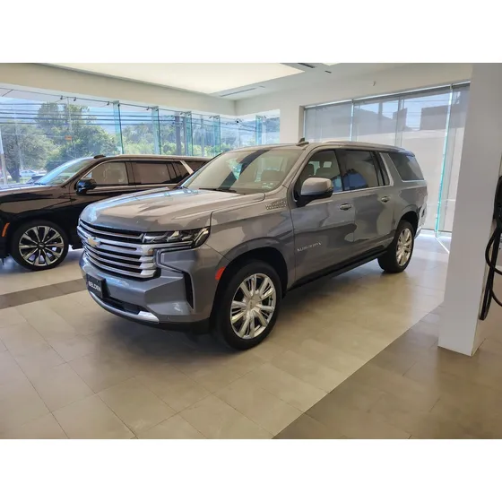 Chevrolet Suburban 6.2 V8 High Country At