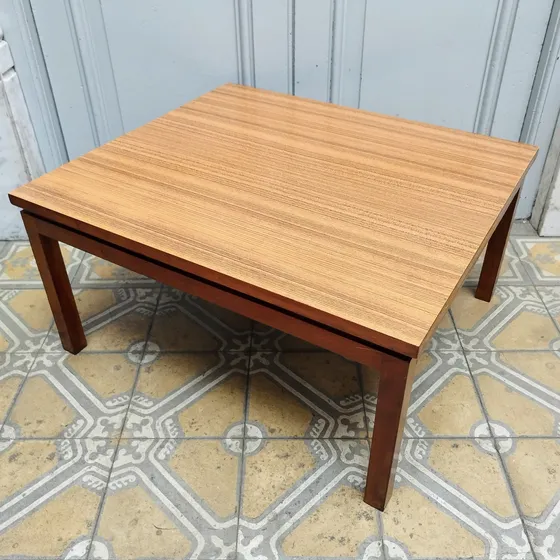 Mesa De Living Nórdica De Cedro Y Tapa Cármica 