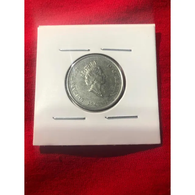 Moneda De 25 Centavos Con El Rostro De La Reina Elizabeth Ii