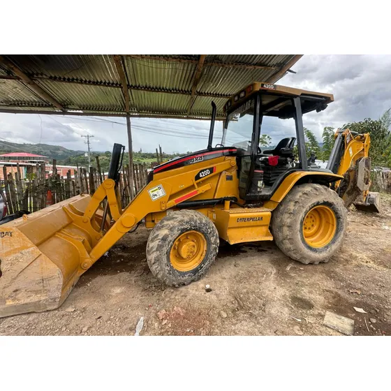 Retroescavadora Caterpillar 420d Modelo 2005