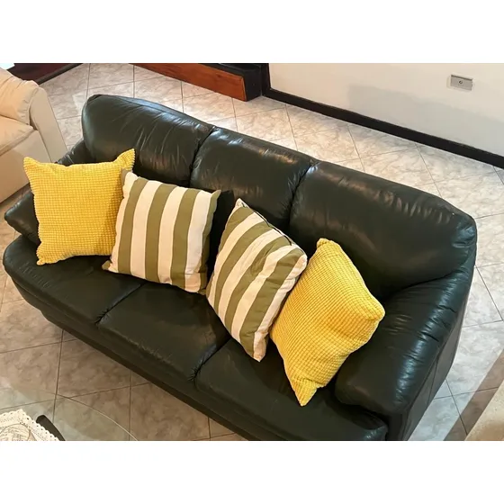 Juego De Sofas De Cuero Verde Oscuro Usados.