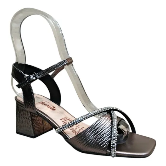 Sandalias Con Detalle Piedras En Tiras
